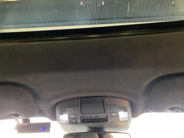 ９１１ ９１１カレラ　Ｔｙｐｅ９９２．２　ガラスルーフ　スポーツクロノ　スポーツエグゾースト　ルーフライナーアルカンターラ　ＨＤマトリクスヘッド　カレラＳホイール（２０／２１インチ）スポーツデザインサイドスカート（33枚目）