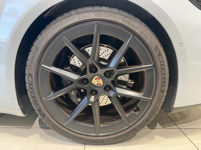 ９１１ ９１１カレラ　Ｔｙｐｅ９９２．２　ガラスルーフ　スポーツクロノ　スポーツエグゾースト　ルーフライナーアルカンターラ　ＨＤマトリクスヘッド　カレラＳホイール（２０／２１インチ）スポーツデザインサイドスカート（39枚目）