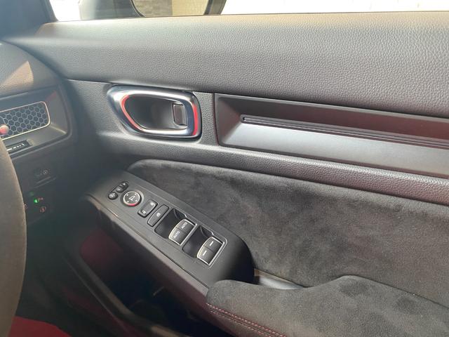 シビック タイプＲ　タイプＲ（４名）　ワンオーナー　純正ナビ・ＴＶ　レッドキャリパー　タイプＲ専用フロアマット　コーナーセンサー　ブラインドスポットモニター　バックカメラ（26枚目）