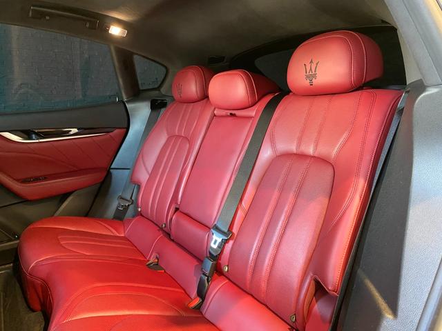 レヴァンテ Ｓグランスポーツ　サンルーフ　リアエンターテイメント　全方位カメラ　ネリッシモパッケージ　赤革シート　パワートランク　シートメモリー　シートヒーター　純正２１インチＡＷ（32枚目）