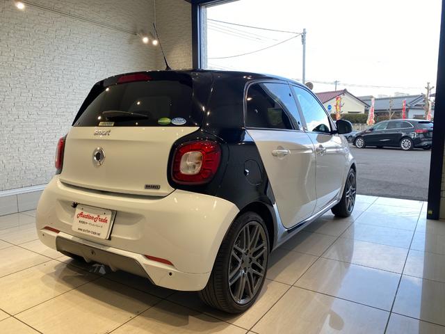 スマートフォーフォー ＢＲＡＢＵＳ　スポーツ　ガラスルーフ　キーレス　社外ナビ・ＴＶ　バックカメラ（8枚目）