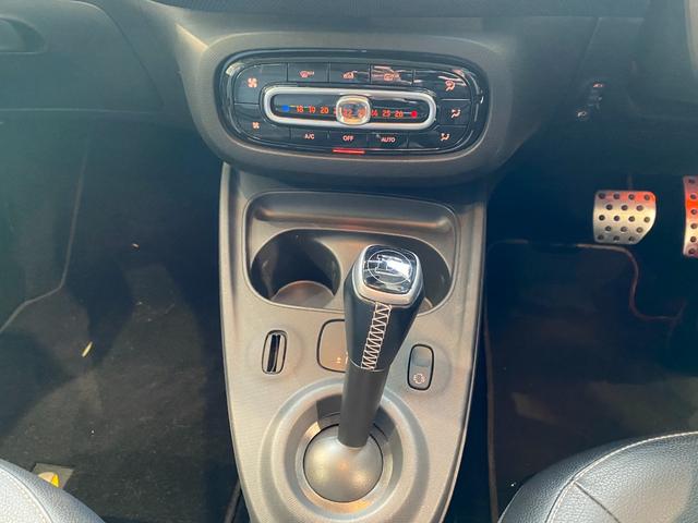 スマートフォーフォー ＢＲＡＢＵＳ　スポーツ　ガラスルーフ　キーレス　社外ナビ・ＴＶ　バックカメラ（21枚目）