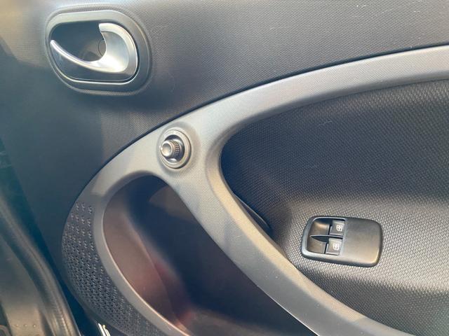 スマートフォーフォー ＢＲＡＢＵＳ　スポーツ　ガラスルーフ　キーレス　社外ナビ・ＴＶ　バックカメラ（24枚目）