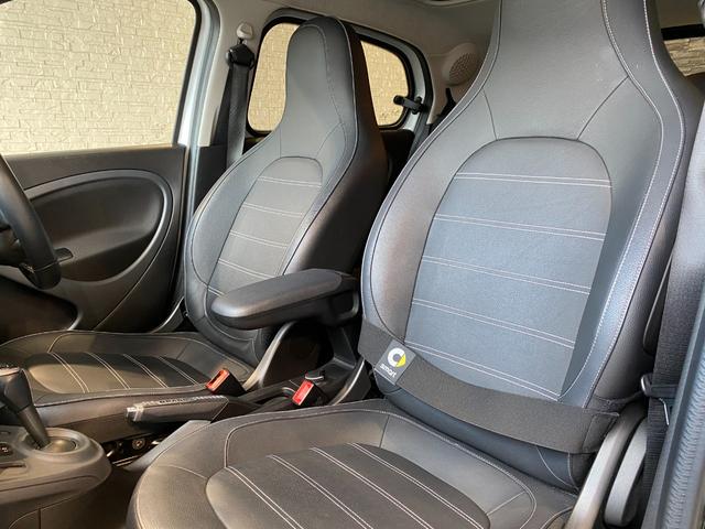 スマートフォーフォー ＢＲＡＢＵＳ　スポーツ　ガラスルーフ　キーレス　社外ナビ・ＴＶ　バックカメラ（30枚目）