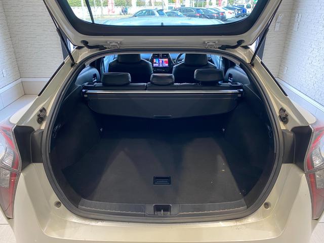 プリウス Ｓセーフティプラス　ツートーン　トヨタセーフティーセンス　ＴＯＭＳエアロ　９インチアルパインナビ・ＴＶ　バックカメラ（30枚目）