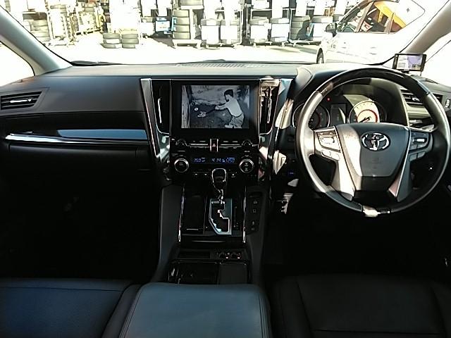 アルファード 2.5S Cパッケージ ワンオーナー サンルーフ 革シート 両側電動スライド キーレス フルセグ ナビ&TV 18アルミホイール 乗車定員7人 エアバッグ 電動シート オートマ ディーラー車 フル装備 助手席エアバッグ(2枚目)