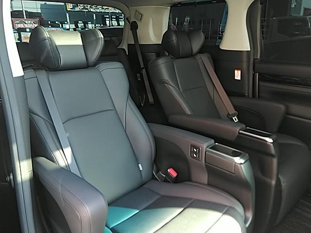 アルファード 2.5S Cパッケージ ワンオーナー サンルーフ 革シート 両側電動スライド キーレス フルセグ ナビ&TV 18アルミホイール 乗車定員7人 エアバッグ 電動シート オートマ ディーラー車 フル装備 助手席エアバッグ(12枚目)