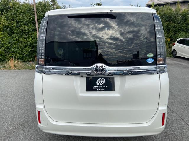 ヴォクシー V キーレス フルセグ ナビ&TV 15アルミホイール 乗車定員8人 エアバッグ オートマ フル装備 ETC バックカメラ スマートキー(3枚目)