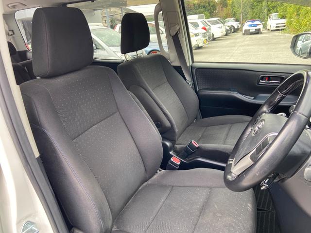 ヴォクシー V キーレス フルセグ ナビ&TV 15アルミホイール 乗車定員8人 エアバッグ オートマ フル装備 ETC バックカメラ スマートキー(9枚目)