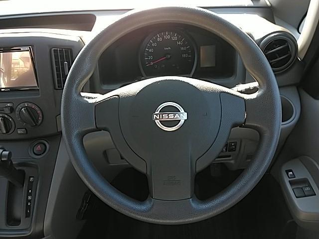 ＮＶ２００バネットバン １６００　５ドア　ＤＣＶＴ　２ＷＤ　２／５人　ワンオーナー　キーレス　エアバッグ　オートマ　フル装備　ＥＴＣ　バックカメラ　スマートキー（13枚目）