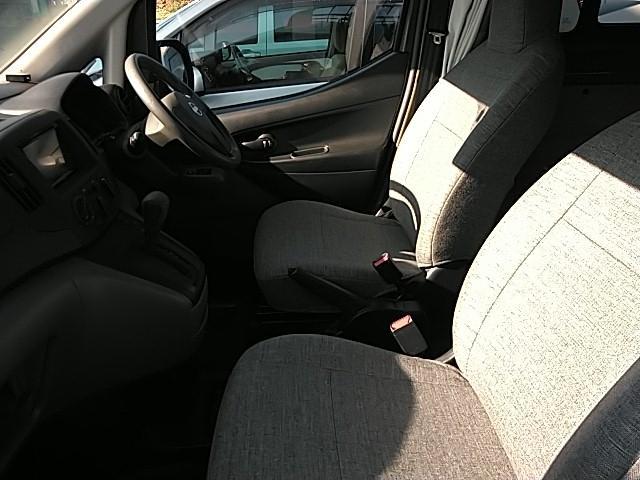 ＮＶ２００バネットバン １６００　５ドア　ＤＣＶＴ　２ＷＤ　２／５人　ワンオーナー　キーレス　エアバッグ　オートマ　フル装備　ＥＴＣ　バックカメラ　スマートキー（17枚目）