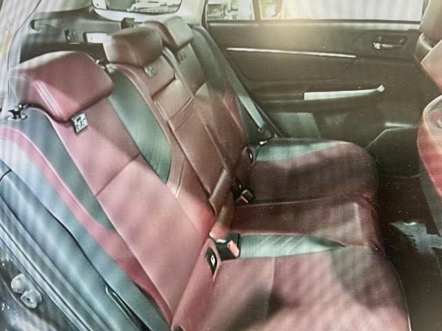 レヴォーグ １．６ＳＴＩスポーツアイサイト　ワンオーナー　革シート　キーレス　フルセグ　ナビ＆ＴＶ　１８アルミホイール　エアバッグ　オートマ　フル装備　ＥＴＣ　バックカメラ　スマートキー（9枚目）