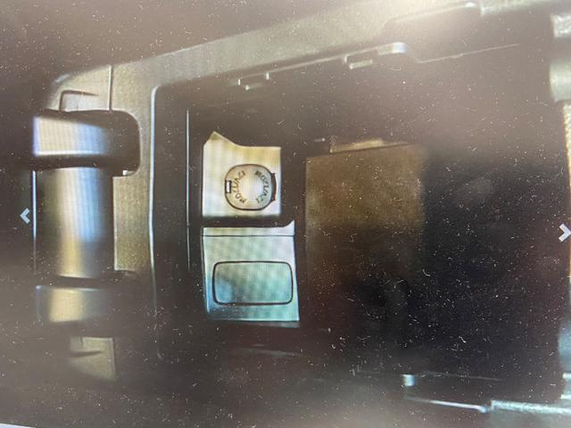 レヴォーグ １．６ＳＴＩスポーツアイサイト　ワンオーナー　革シート　キーレス　フルセグ　ナビ＆ＴＶ　１８アルミホイール　エアバッグ　オートマ　フル装備　ＥＴＣ　バックカメラ　スマートキー（16枚目）