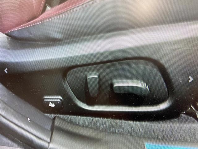 レヴォーグ １．６ＳＴＩスポーツアイサイト　ワンオーナー　革シート　キーレス　フルセグ　ナビ＆ＴＶ　１８アルミホイール　エアバッグ　オートマ　フル装備　ＥＴＣ　バックカメラ　スマートキー（18枚目）