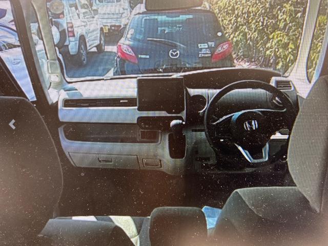 Ｎ－ＢＯＸ Ｇ・Ｌホンダセンシング　キーレス　フルセグ　ナビ＆ＴＶ　アイドリングストップ　エアバッグ　オートマ　フル装備　助手席エアバッグ　サイドエアバッグ　ＥＴＣ　バックカメラ　スマートキー　オートクルーズコントロール（9枚目）