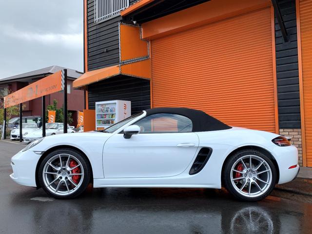 718ボクスターS PDK スポーツクロノPKG・正規ディーラー車・ポルシェエントリー&ドライブ・カレラ20インチAW・電動OP・純正ナビTV・Bカメラ・シートヒーター・カラークレストセンターキャップ・レッドキャリパー(6枚目)