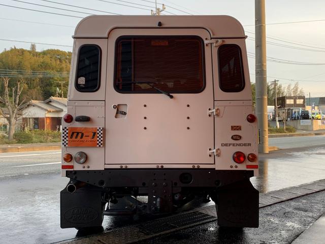 最終型2.2D-TB・6速車・7人乗・NoxPM適合車・18AW・社外グリル・社外ステアリング・純正パーツ有・ルーフサイドウィンドウ・背面装着可能・キーレス・ハーフレザーシート・シートヒーター付(5枚目)