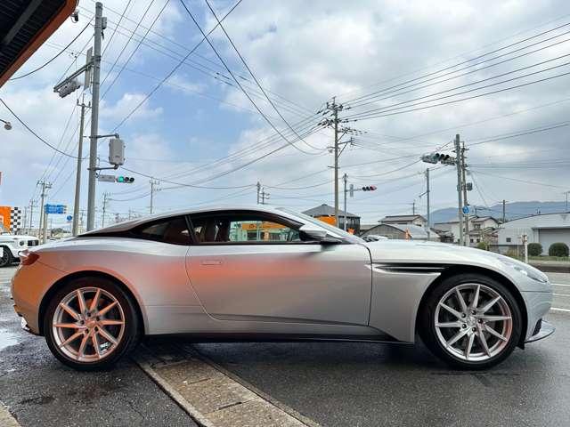 アストンマーティン ＤＢ１１