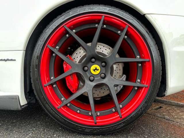 Ｆ４３０ Ｆ１　正規ディーラー車・ハイパーフォージド２０ＡＷ・イノテックストレートマフラー・ＲＳＤスポイラー・スクーデリアＲバンパー・ロベルタリフティング・ロッソ本革電動シート・カーボンインテリア・ＨＤＤナビＴＶ（57枚目）