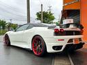 Ｆ４３０ Ｆ１　正規ディーラー車・ハイパーフォージド２０ＡＷ・イノテックストレートマフラー・ＲＳＤスポイラー・スクーデリアＲバンパー・ロベルタリフティング・ロッソ本革電動シート・カーボンインテリア・ＨＤＤナビＴＶ（4枚目）