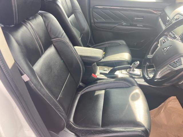 アウトランダーPHEV Gプレミアムパッケージ ナビ ドラレコ ETC 認定保証 電動シート バックモニター ワンオーナー 4WD ETC DVD再生 記録簿 メモリナビ ナビ クルーズコントロール サイドカメラ 寒冷地仕様 エアバッグ エコモード(24枚目)