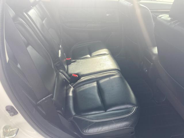 アウトランダーPHEV Gプレミアムパッケージ ナビ ドラレコ ETC 認定保証 電動シート バックモニター ワンオーナー 4WD ETC DVD再生 記録簿 メモリナビ ナビ クルーズコントロール サイドカメラ 寒冷地仕様 エアバッグ エコモード(25枚目)