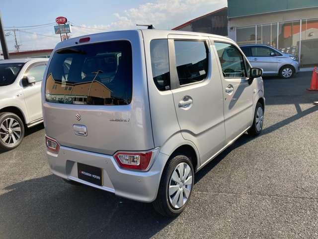 【プライバシーガラスで安心☆】車内が外部から見えにくいので貴重品やプライバシーを守れるのはもちろん,エアコンの冷却効果を上げたり紫外線カットなど嬉しい機能満載です!