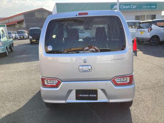 【リアワイパー付き!】リアガラスにたまった雨やほこりを取り除いて後方の視界を確保しやすくしてくれます♪