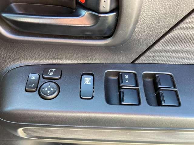 【パワーウィンドウスイッチ】運転席から後席窓も簡単に操作可能です☆お子様の誤った操作も防止ができますよ☆