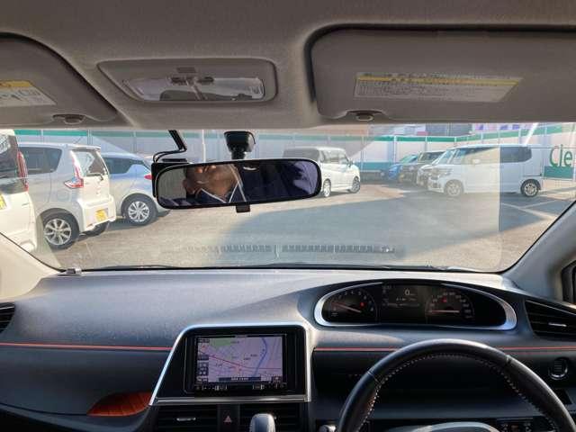 シエンタ Ｇ　メモリーナビ　Ｒカメラ　ナビ・ＴＶ　スマートキープッシュスタート　アイドリングＳ　１オ－ナ－　定期点検記録簿　ワンセグテレビ　フルオートエアコン　パワーウィンド　運転席エアバック　パワステ　ＡＢＳ（12枚目）