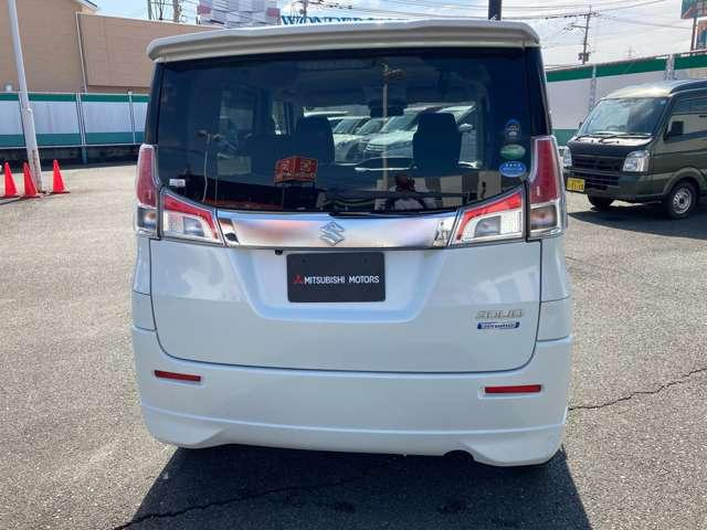 【リアワイパー付き！】リアガラスにたまった雨やほこりを取り除いて後方の視界を確保しやすくしてくれます♪