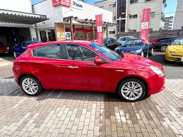 ジュリエッタ スーパー　正規輸入車　キセノンヘッドライト　レザーインテリア　電動シート　シートヒーター　キーレスエントリー　ナビ　フルセグＴＶ　バックカメラ　障害物センサー　ワンオーナー　禁煙車（2枚目）