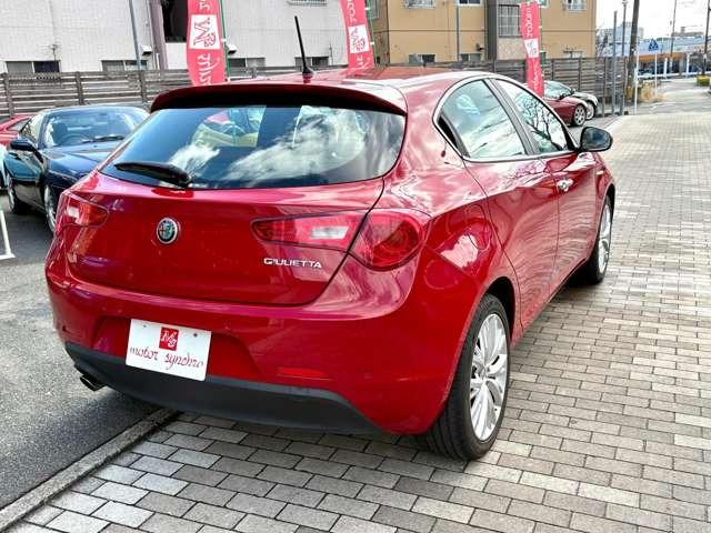 ジュリエッタ スーパー　正規輸入車　キセノンヘッドライト　レザーインテリア　電動シート　シートヒーター　キーレスエントリー　ナビ　フルセグＴＶ　バックカメラ　障害物センサー　ワンオーナー　禁煙車（3枚目）