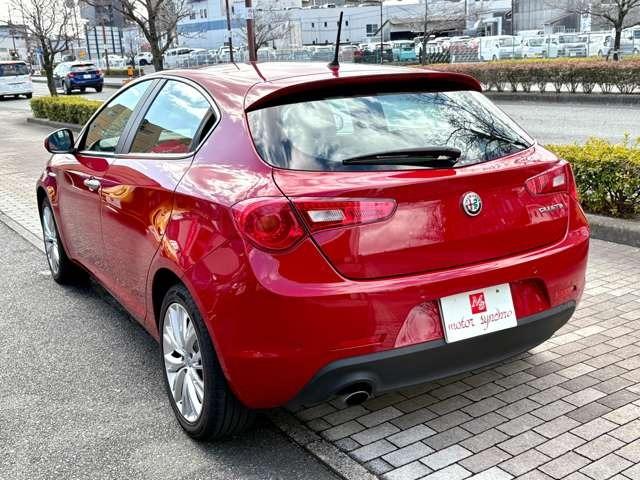 ジュリエッタ スーパー　正規輸入車　キセノンヘッドライト　レザーインテリア　電動シート　シートヒーター　キーレスエントリー　ナビ　フルセグＴＶ　バックカメラ　障害物センサー　ワンオーナー　禁煙車（5枚目）