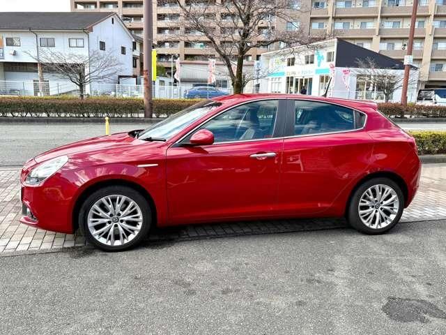 ジュリエッタ スーパー　正規輸入車　キセノンヘッドライト　レザーインテリア　電動シート　シートヒーター　キーレスエントリー　ナビ　フルセグＴＶ　バックカメラ　障害物センサー　ワンオーナー　禁煙車（6枚目）