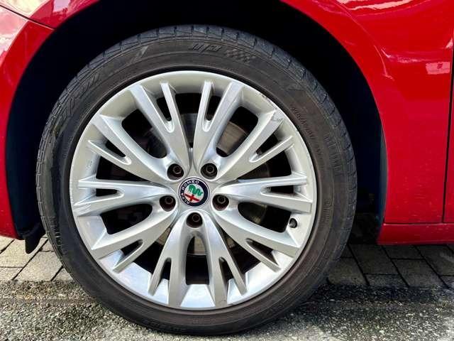 ジュリエッタ スーパー　正規輸入車　キセノンヘッドライト　レザーインテリア　電動シート　シートヒーター　キーレスエントリー　ナビ　フルセグＴＶ　バックカメラ　障害物センサー　ワンオーナー　禁煙車（8枚目）