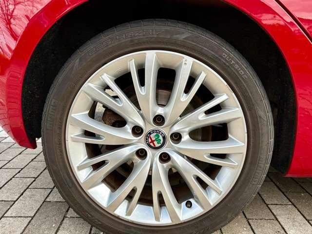 ジュリエッタ スーパー　正規輸入車　キセノンヘッドライト　レザーインテリア　電動シート　シートヒーター　キーレスエントリー　ナビ　フルセグＴＶ　バックカメラ　障害物センサー　ワンオーナー　禁煙車（10枚目）