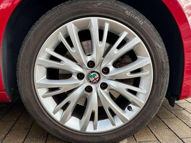 ジュリエッタ スーパー　正規輸入車　キセノンヘッドライト　レザーインテリア　電動シート　シートヒーター　キーレスエントリー　ナビ　フルセグＴＶ　バックカメラ　障害物センサー　ワンオーナー　禁煙車（11枚目）