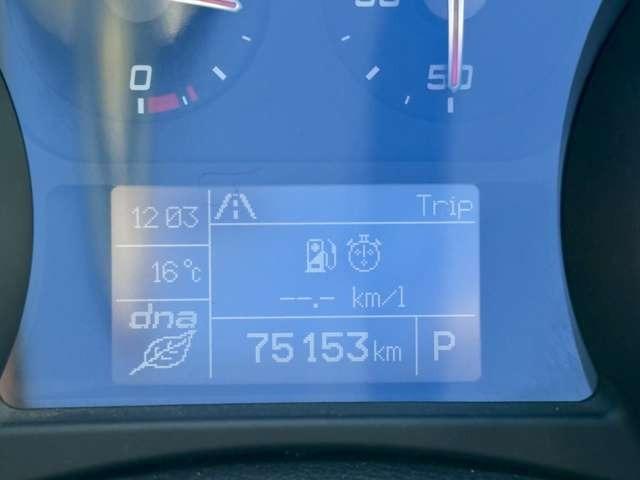 ジュリエッタ スーパー　正規輸入車　キセノンヘッドライト　レザーインテリア　電動シート　シートヒーター　キーレスエントリー　ナビ　フルセグＴＶ　バックカメラ　障害物センサー　ワンオーナー　禁煙車（13枚目）