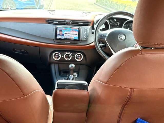 ジュリエッタ スーパー　正規輸入車　キセノンヘッドライト　レザーインテリア　電動シート　シートヒーター　キーレスエントリー　ナビ　フルセグＴＶ　バックカメラ　障害物センサー　ワンオーナー　禁煙車（17枚目）
