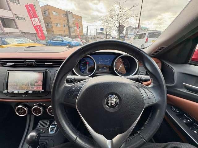 ジュリエッタ スーパー　正規輸入車　キセノンヘッドライト　レザーインテリア　電動シート　シートヒーター　キーレスエントリー　ナビ　フルセグＴＶ　バックカメラ　障害物センサー　ワンオーナー　禁煙車（23枚目）