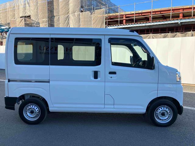 ハイゼットカーゴ ＤＸ　ワンオーナー　走行距離無制限１２ヶ月保証付き　禁煙　セキュリティアラーム　キーレスキー　両側スライドドア　エコアイドル　ハイビームアシスト　ＥＳＣ　オートライト　記録簿　レーンアシスト　両席エアバッグ　ワンオーナー（9枚目）