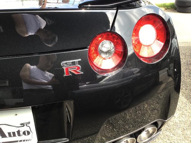 ＧＴ－Ｒ ブラックエディション　ＲＥＣＡＲＯシート装着車　ナビ　バックカメラ　ＤＶＤ再生　ミュージックサーバー　シートヒーター　ランフラットタイヤ　ターボ　エアロ　スマートキー　４ＷＤ　２０インチアルミホイール　ＥＴＣ　禁煙車（10枚目）