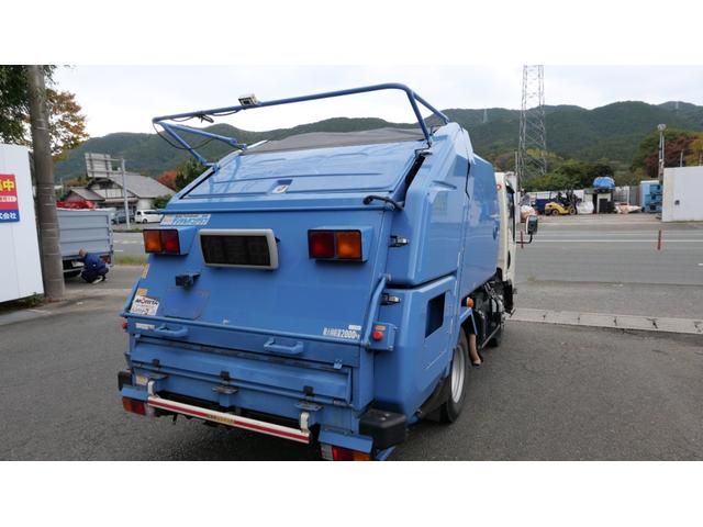 エルフトラック ２トンプレス式塵芥車　モリタ４．１立米（8枚目）