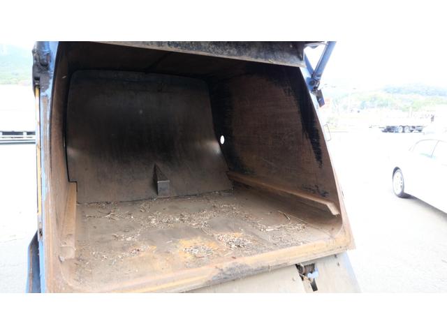 エルフトラック ２トンプレス式塵芥車　モリタ４．１立米（18枚目）