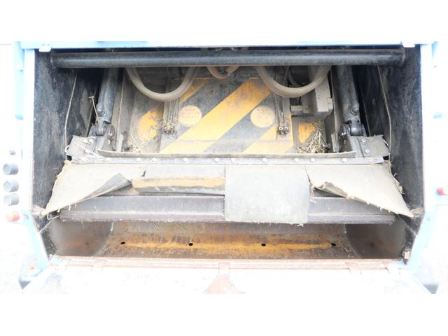 エルフトラック ２トンプレス式塵芥車　モリタ４．１立米（22枚目）