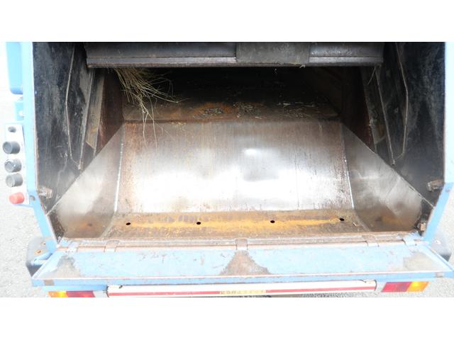 エルフトラック ２トンプレス式塵芥車　モリタ４．１立米（24枚目）