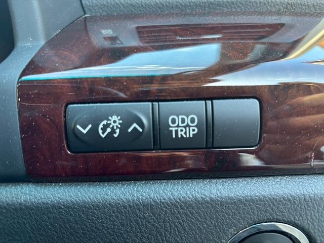 ヴェルファイア ２．４Ｚ　グリルモデリスタ　ＴＶ＆ナビ　後席モニター　バックカメラ　プッシュスタート　キーレスエントリー　スマートキー　ＥＴＣ　両側電動スライドドア　３列シート　アルミホイール（12枚目）