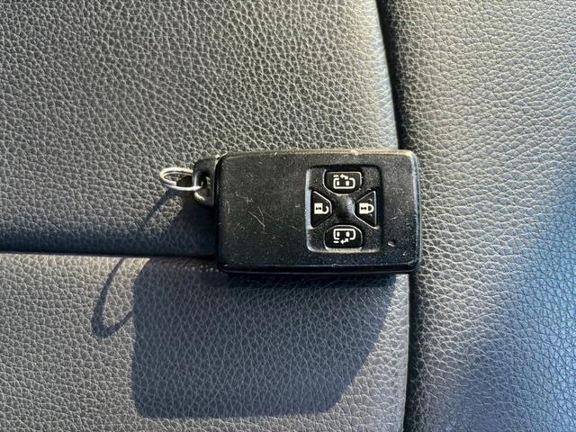 ヴェルファイア ２．４Ｚ　グリルモデリスタ　ＴＶ＆ナビ　後席モニター　バックカメラ　プッシュスタート　キーレスエントリー　スマートキー　ＥＴＣ　両側電動スライドドア　３列シート　アルミホイール（56枚目）