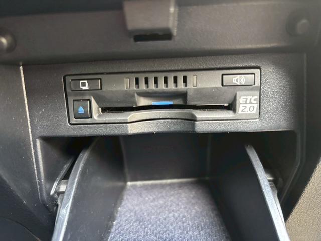 アルファードハイブリッド エグゼクティブラウンジ　ＴＶ＆ナビ　革シート　パワーシート　バックカメラ　後席モニター　アダプティブクルーズコントロール　電動リアゲート　両側電動スライドドア　ＥＴＣ　キーレスエントリー　スマートキー　４ＷＤ　全周囲カメラ（14枚目）